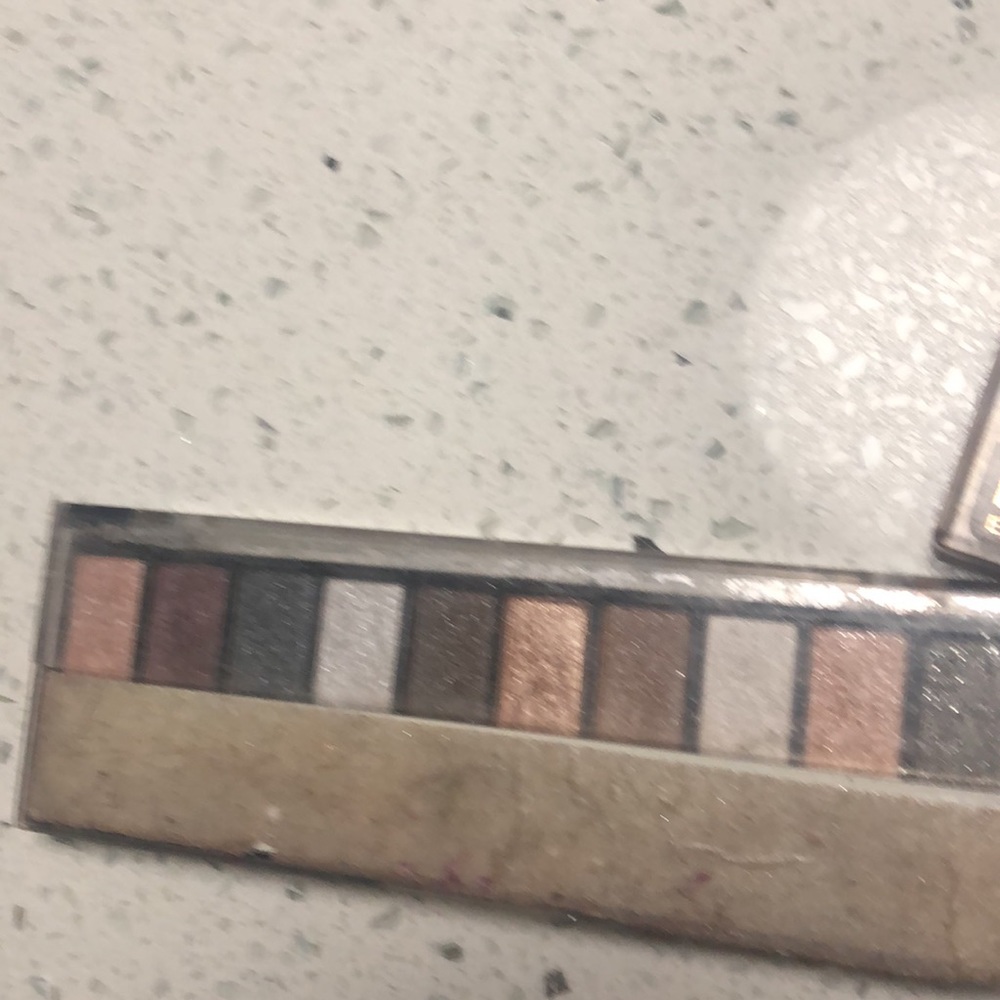 Eyeshadows Pallet bundle - Picture 8 of 8